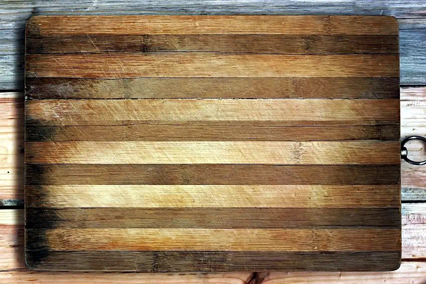 Edge-Grain Wood Cutting Board