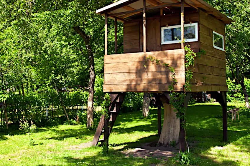 Tree Stump Play-House Idea