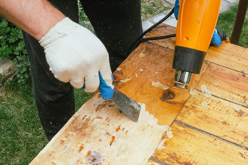 How to Strip Spray Paint From Wood