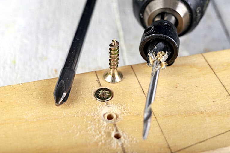 How to Drill Screws into Wood Tips to Keep Wood from Splitting