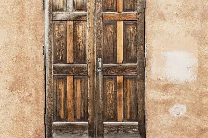 How to Stain a Wood Door